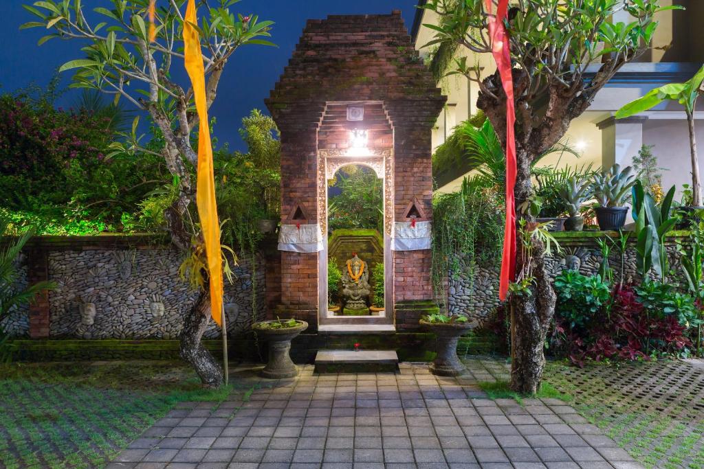 Kebun di luar Kiskenda Cottages & Restaurant