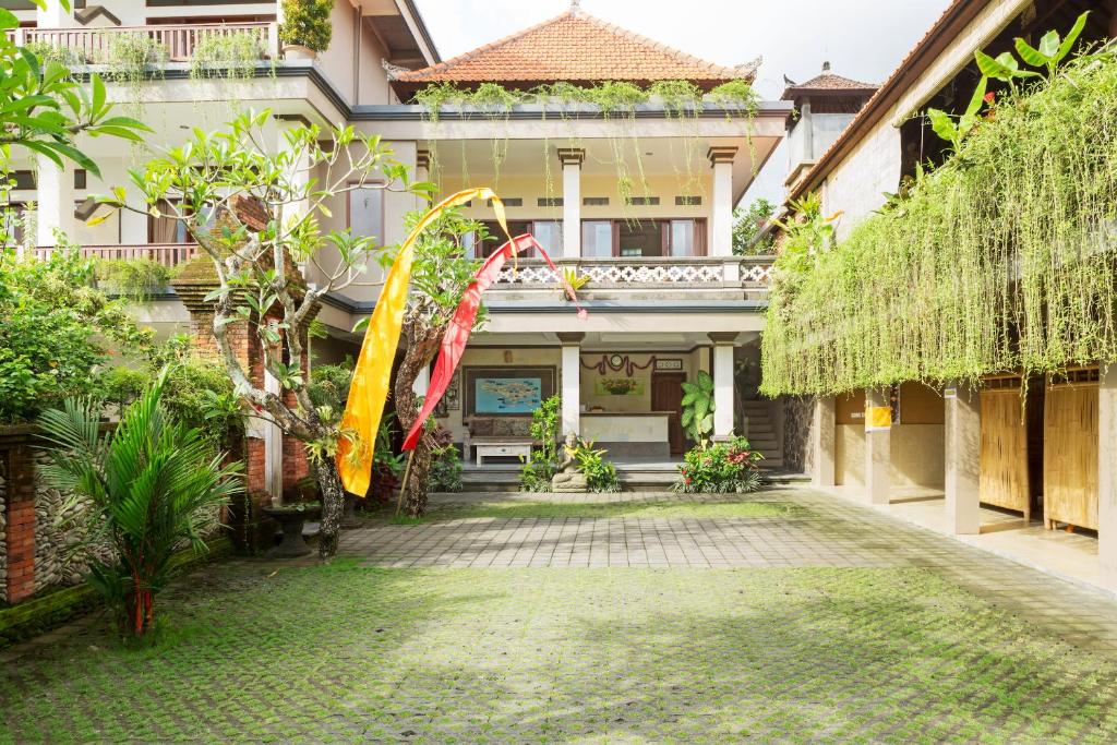Kebun di luar Kiskenda Cottages & Restaurant