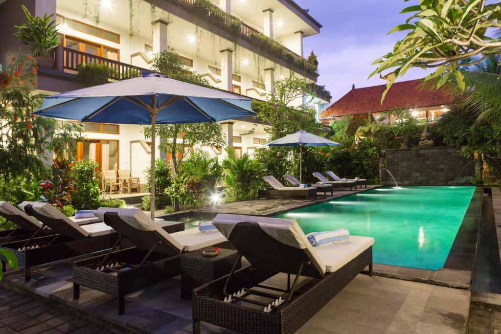 Kolam renang di atau di dekat Kiskenda Cottages & Restaurant