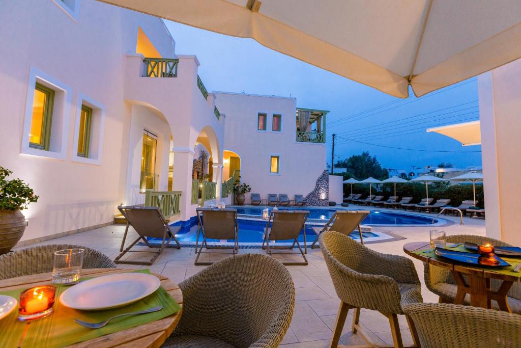 Bazén v ubytování Anassa Deluxe Suites nebo v jeho okolí