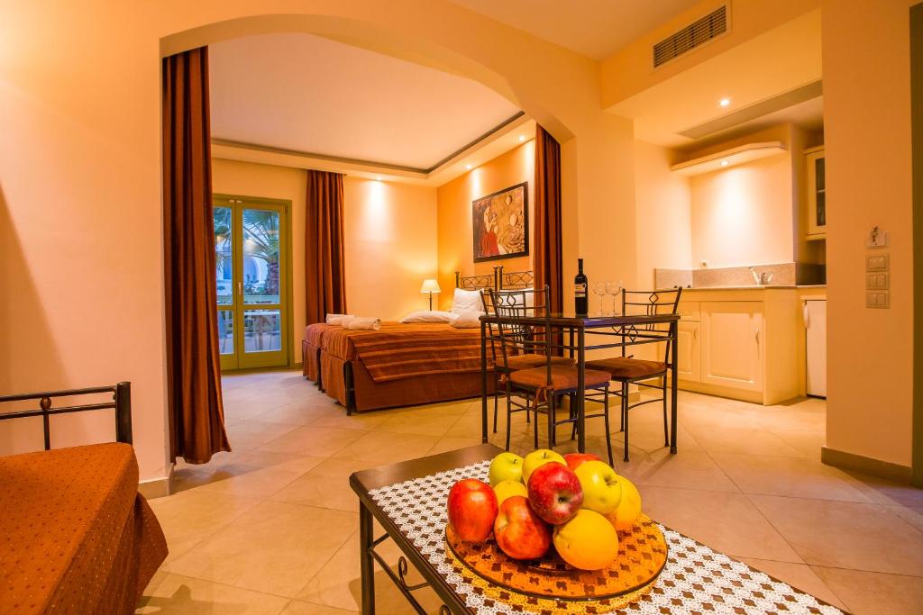 Postel nebo postele na pokoji v ubytování Anassa Deluxe Suites