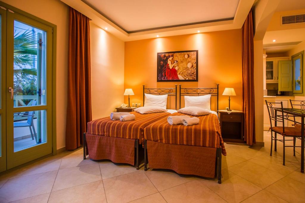 Postel nebo postele na pokoji v ubytování Anassa Deluxe Suites
