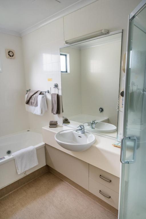 Bay Palm Motel - Resim 34