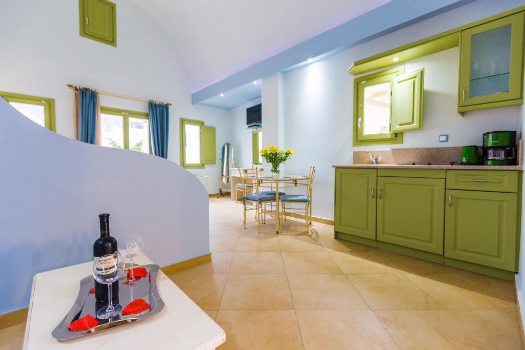 Kuchyň nebo kuchyňský kout v ubytování Anassa Deluxe Suites
