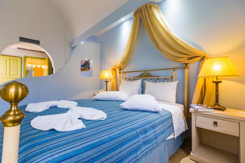Postel nebo postele na pokoji v ubytování Anassa Deluxe Suites