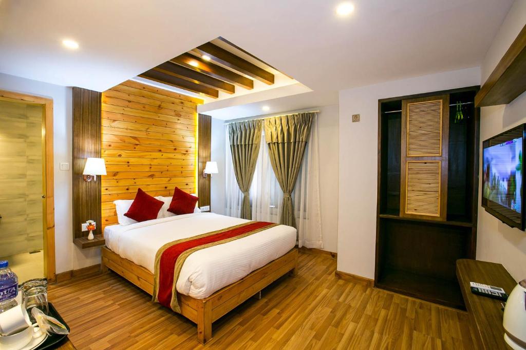 Postel nebo postele na pokoji v ubytování Beautiful Kathmandu Hotel