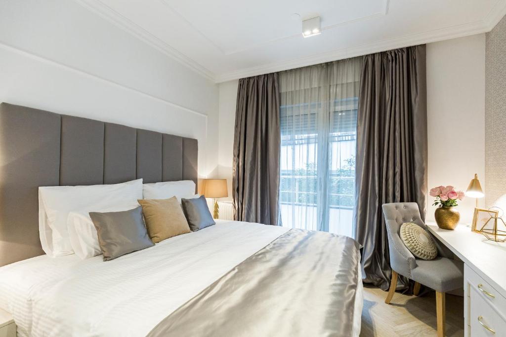 MM House - Double Room With Balcony