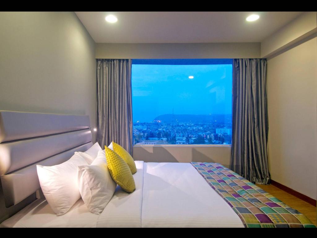 Krevet ili kreveti u jedinici u okviru objekta Keys Select by Lemon Tree Hotels, Visakhapatnam