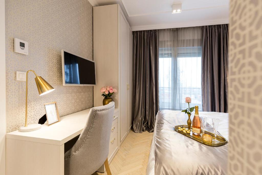 MM House - Double Room With Balcony