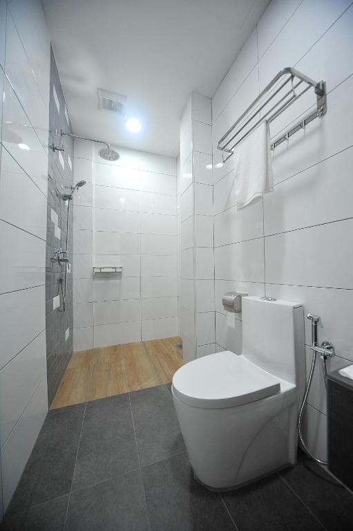 Koupelna v ubytování MYe Hotel