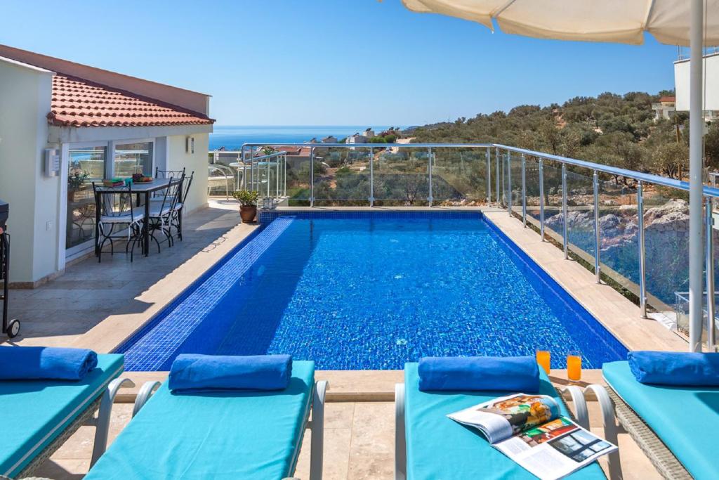 View of Dahlia Penthouse - Beautiful Luxurious Private Pool Fantastic Harbour ...