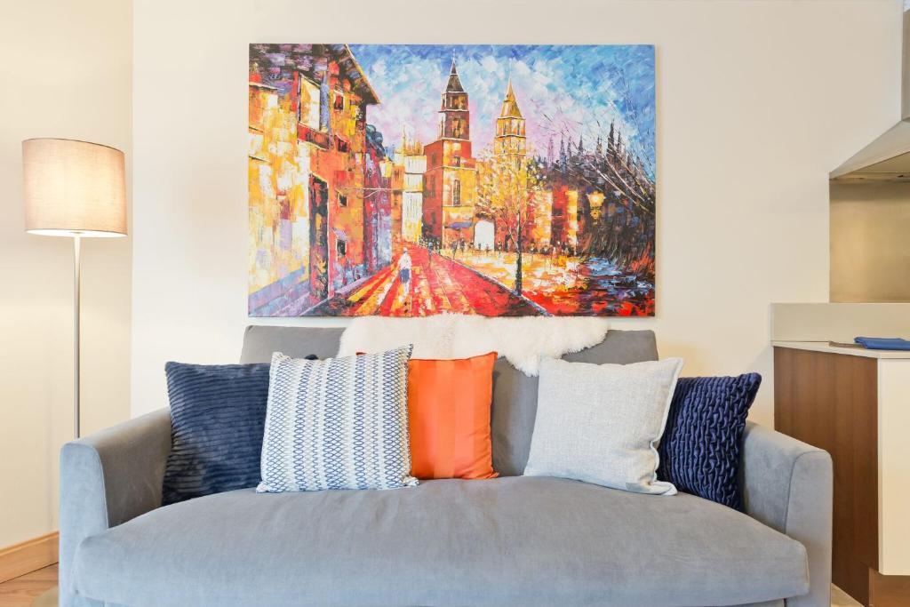 Postel nebo postele na pokoji v ubytování Broc House Suites