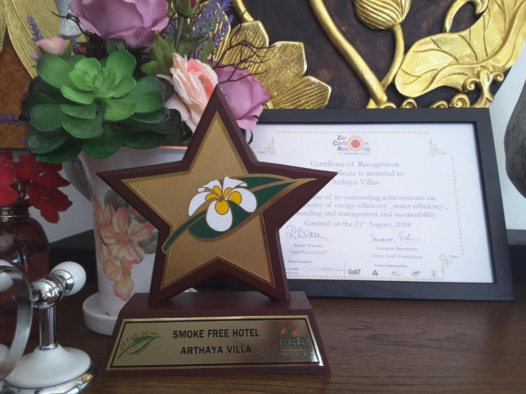 Certifikát, hodnocení, plakát nebo jiný dokument vystavený v ubytování Arthaya Villas - SHA Extra Plus