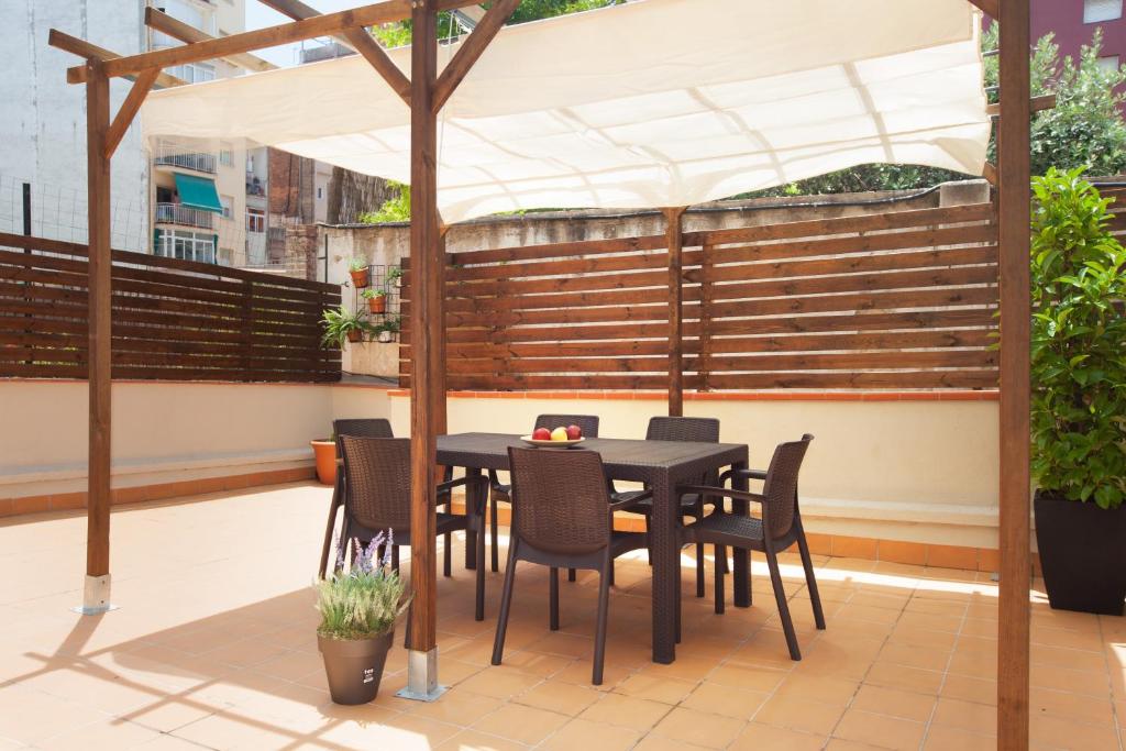 EasySleep Eixample, آژانس هواپیمایی آسمان سپید