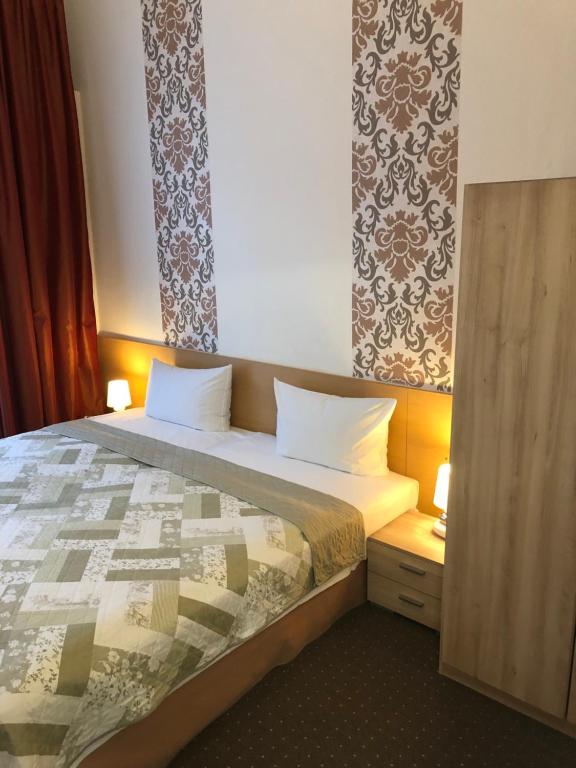 Postel nebo postele na pokoji v ubytování Hotel Castell am Kurfürstendamm