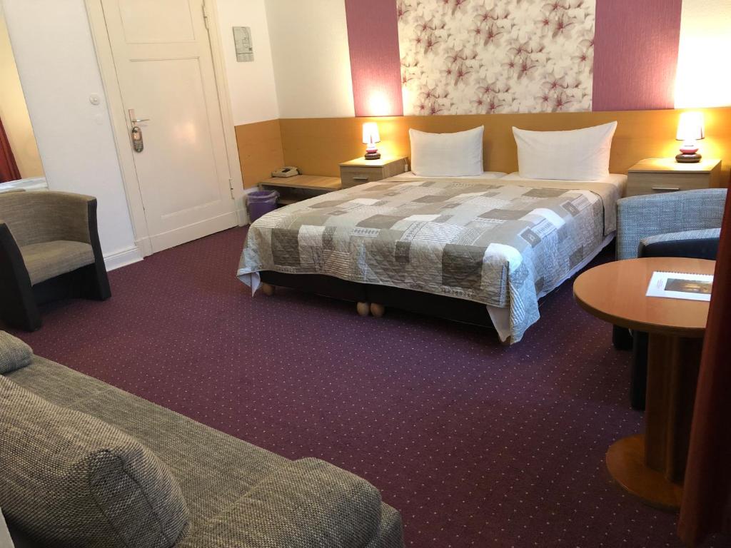 Postel nebo postele na pokoji v ubytování Hotel Castell am Kurfürstendamm