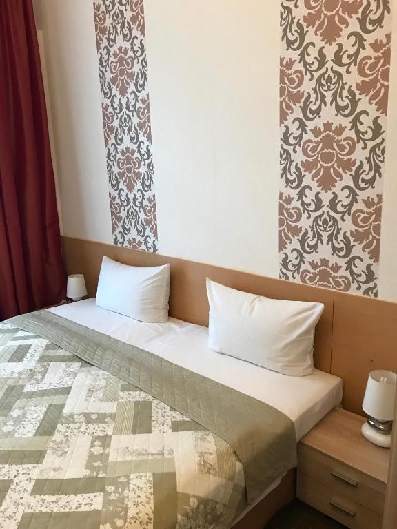 Postel nebo postele na pokoji v ubytování Hotel Castell am Kurfürstendamm