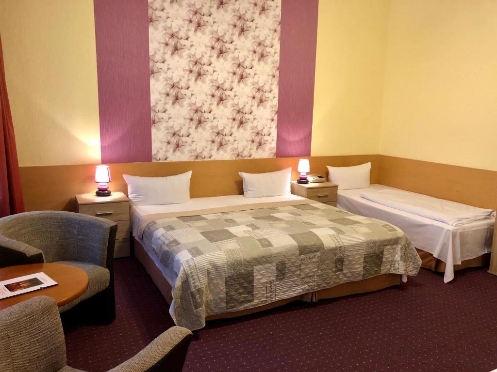 Postel nebo postele na pokoji v ubytování Hotel Castell am Kurfürstendamm