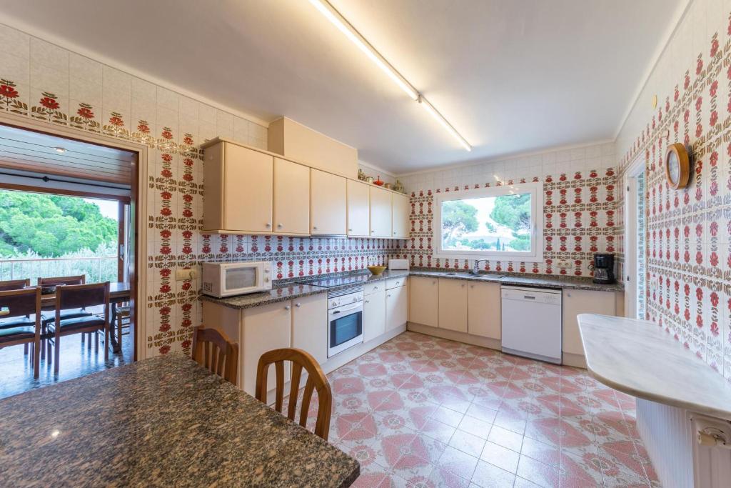 Kuchyň nebo kuchyňský kout v ubytování Villa Nuria