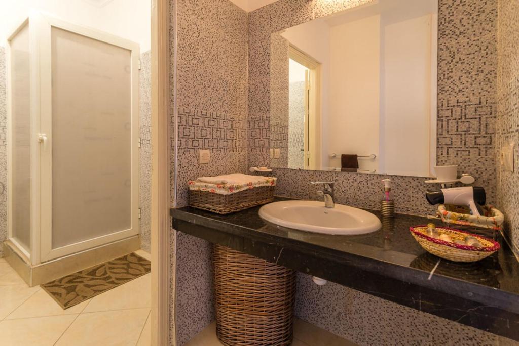 Résidence Bab El Janoub - Apartamento De Tres Habitaciones