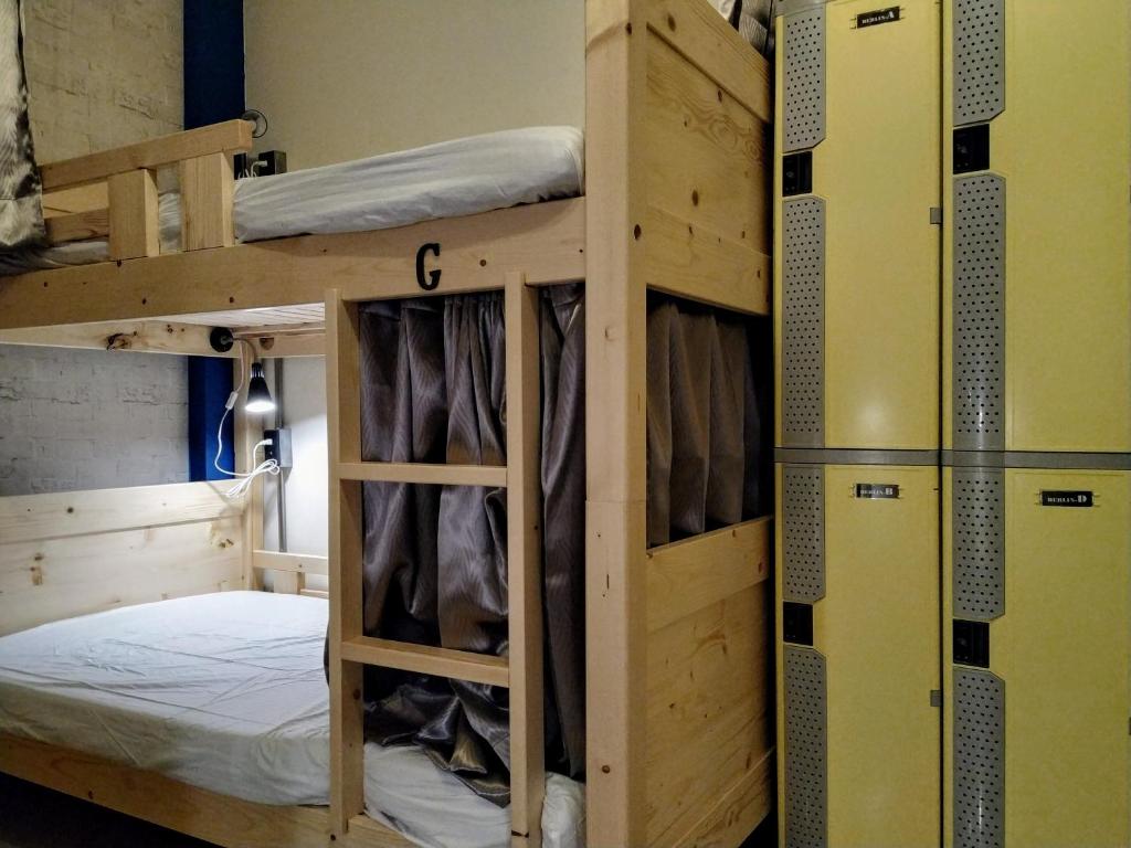 Palanda nebo palandy na pokoji v ubytování Backpack Home 497-No.2