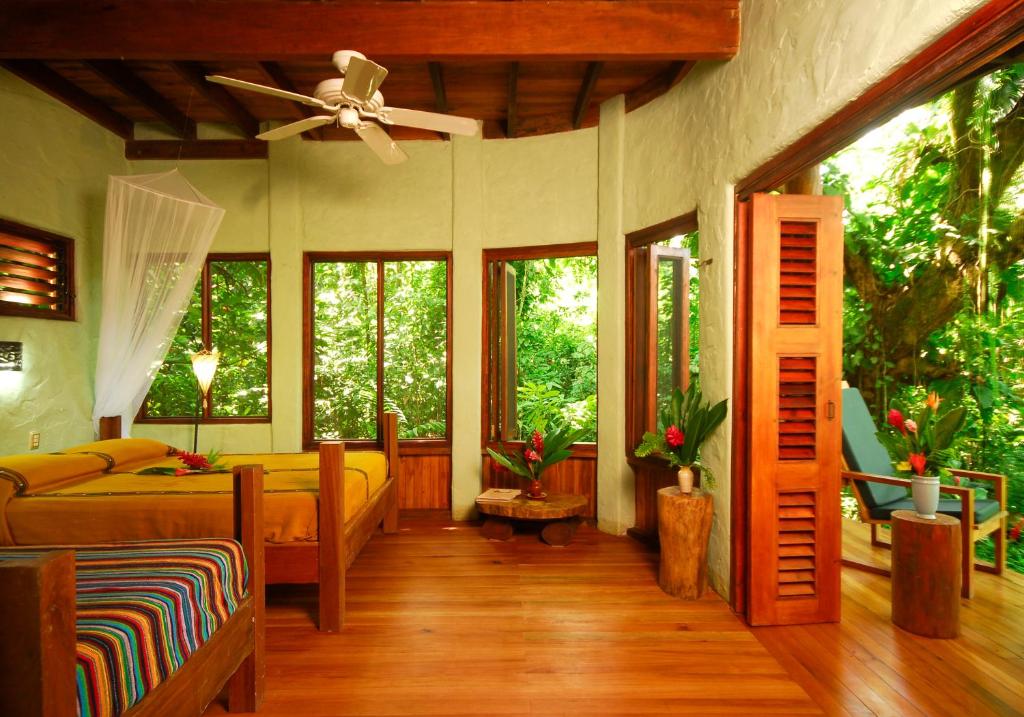 Posezení v ubytování Playa Nicuesa Rainforest Eco Sanctuary