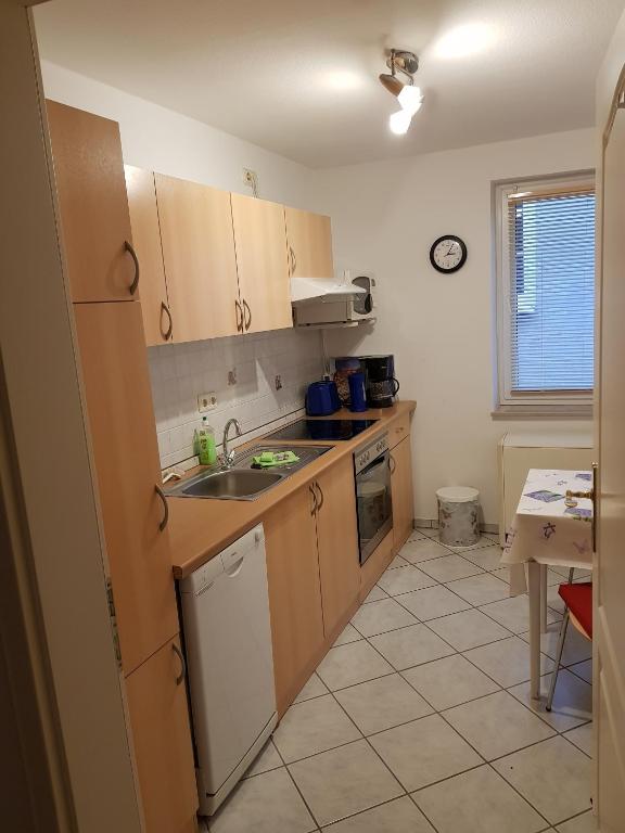 Kuchyň nebo kuchyňský kout v ubytování Appartmenthaus Gingst
