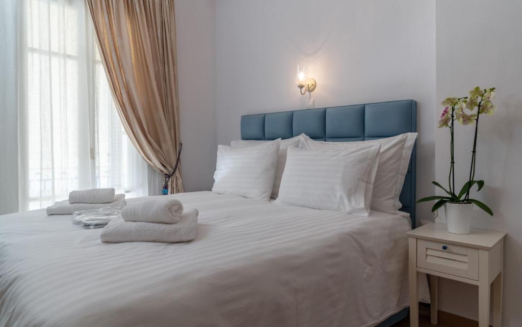 Postel nebo postele na pokoji v ubytování Porto Vecchio Luxury Suites