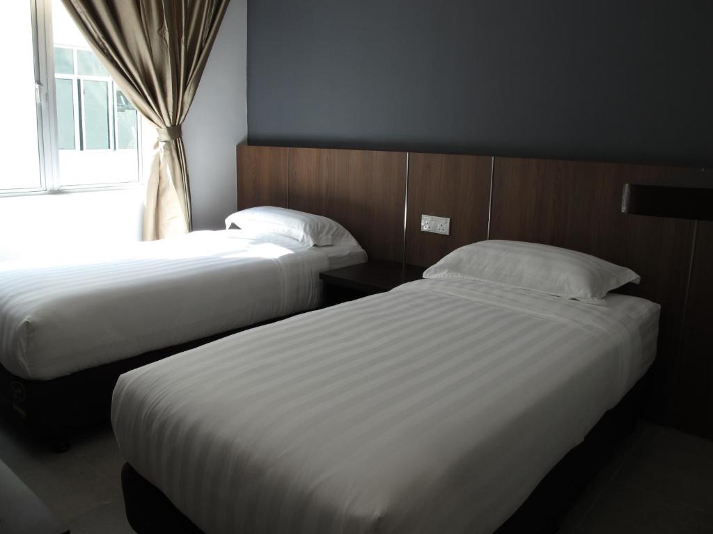 HOTEL SUKARAMAI - Habitación Gemela