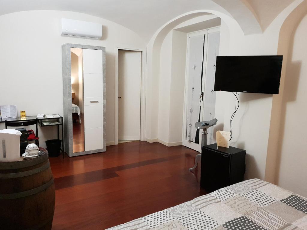 TV a/nebo společenská místnost v ubytování Ristorante Albergo Corona
