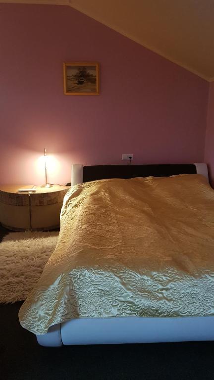 Postel nebo postele na pokoji v ubytování Smilgas