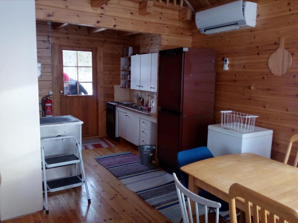 Kuchyň nebo kuchyňský kout v ubytování Tarinatupa Simojärvi