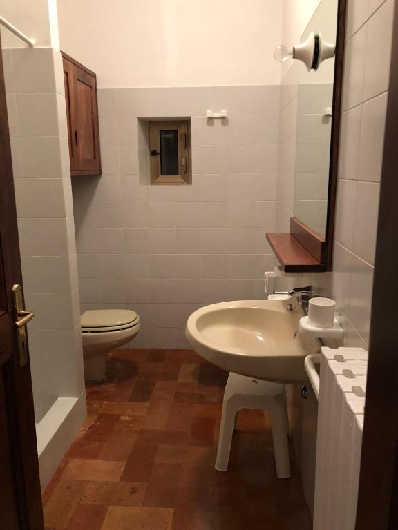 A bathroom at Casa Dei Lecci