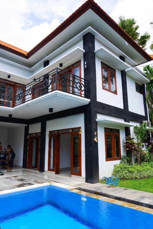 Bazén v ubytování Zentiga Surf Hostel nebo v jeho okolí