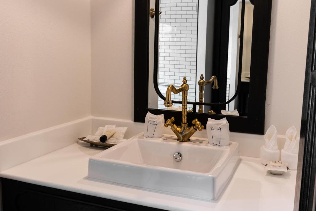 MORA Boutique Hotel - 18