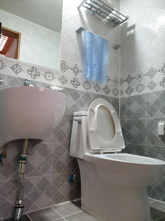 Koupelna v ubytování Jeongga Hanok