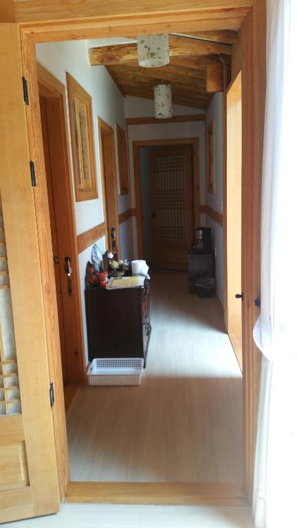 Posezení v ubytování Jeongga Hanok