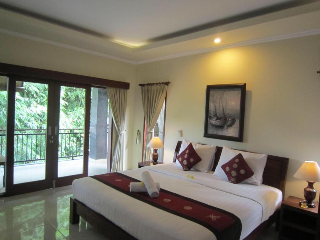 Postel nebo postele na pokoji v ubytování Ketut Kasta Guest House