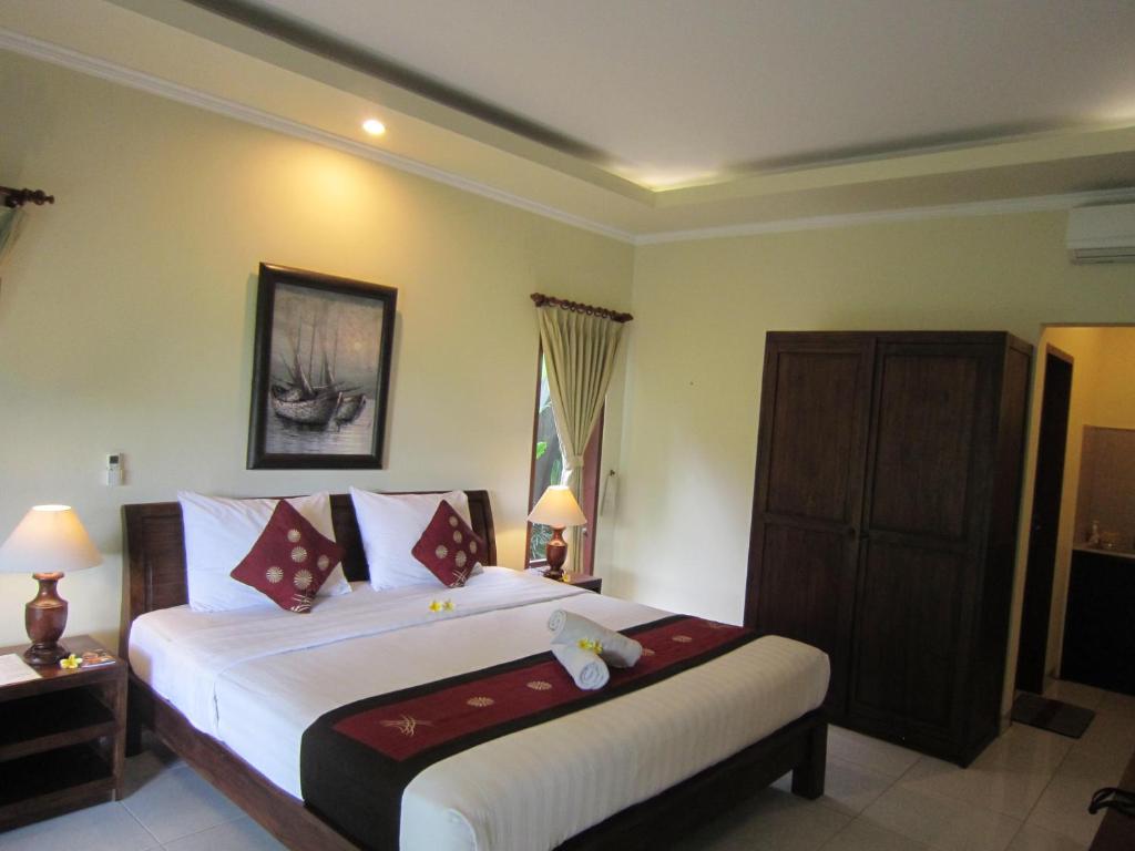 Postel nebo postele na pokoji v ubytování Ketut Kasta Guest House