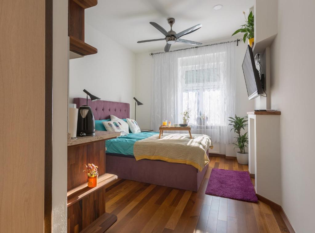 Postel nebo postele na pokoji v ubytování Palace Apartments by ZGrent