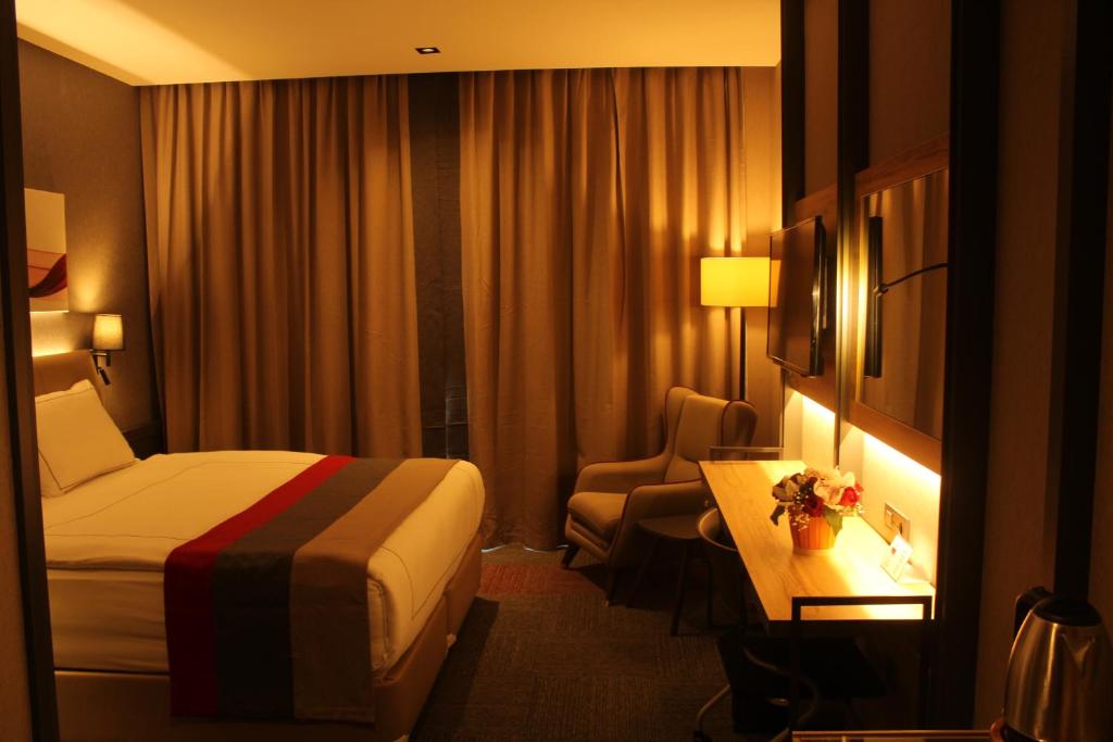 Ramada By Wyndham Tire - Room De Deluxe Queen - Non-fumeur
