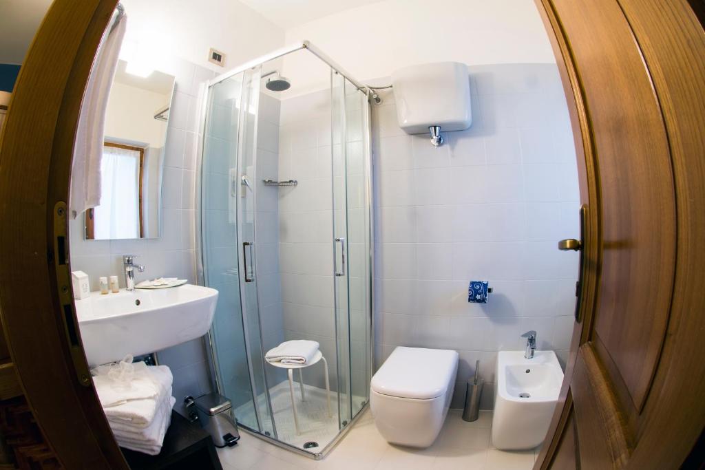 Koupelna v ubytování Locanda Giustini