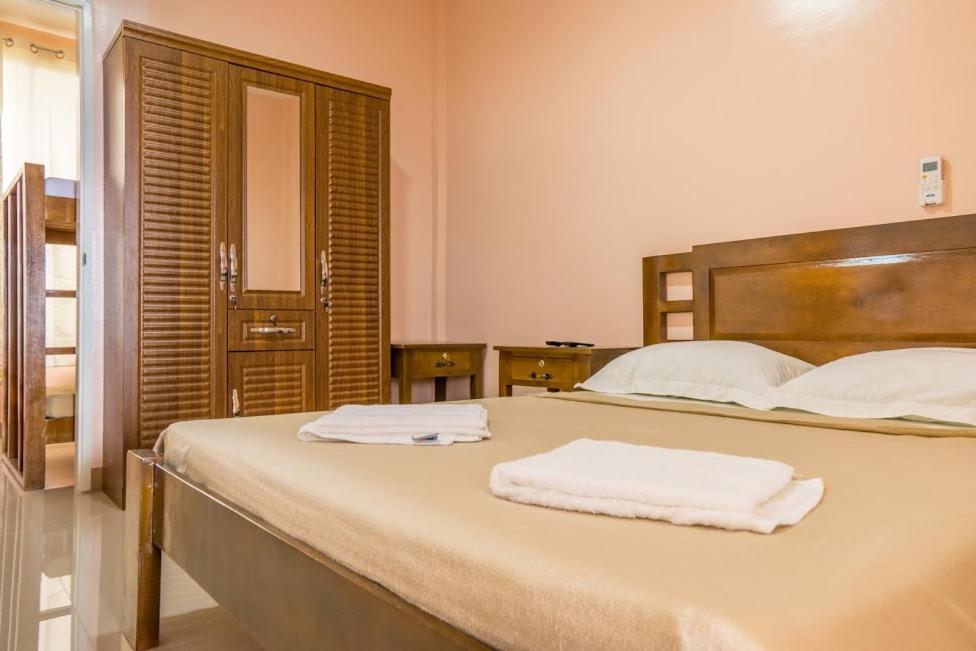Postel nebo postele na pokoji v ubytování Kellocks' Seaview Apartelle