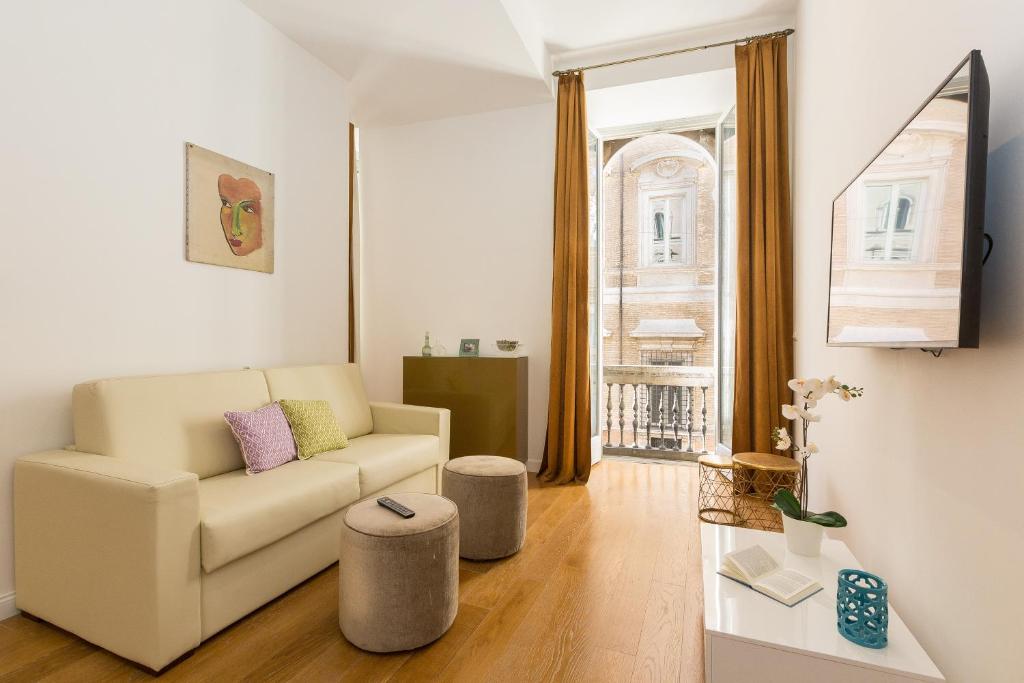 Amazing Piazza Venezia Suites - Deluxe Apartment With Balcony