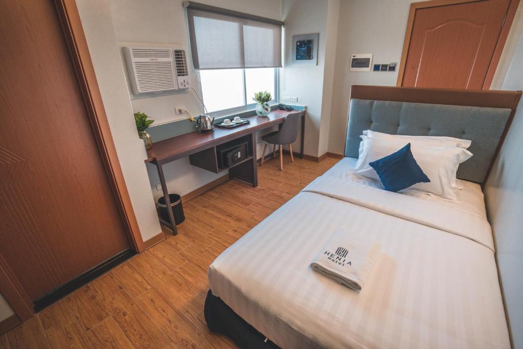 Postel nebo postele na pokoji v ubytování Henia Hotel