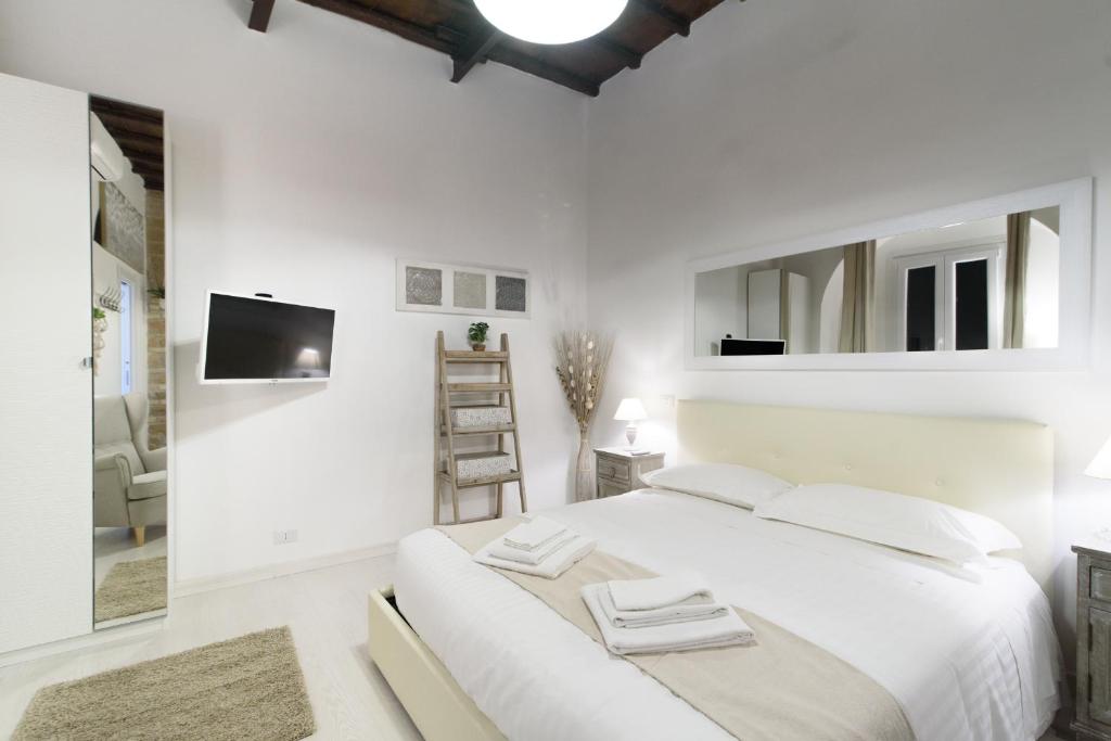 White Ostilia Apartments - Superior Apartment
