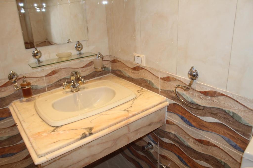 Tahrir Square Hostel - 2