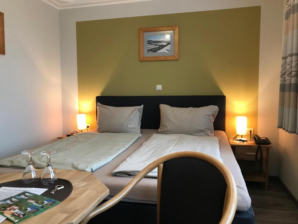 Postel nebo postele na pokoji v ubytování Hotel und Berggasthof Spießberghaus