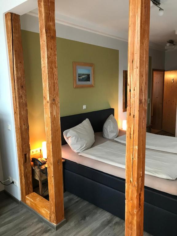 Postel nebo postele na pokoji v ubytování Hotel und Berggasthof Spießberghaus