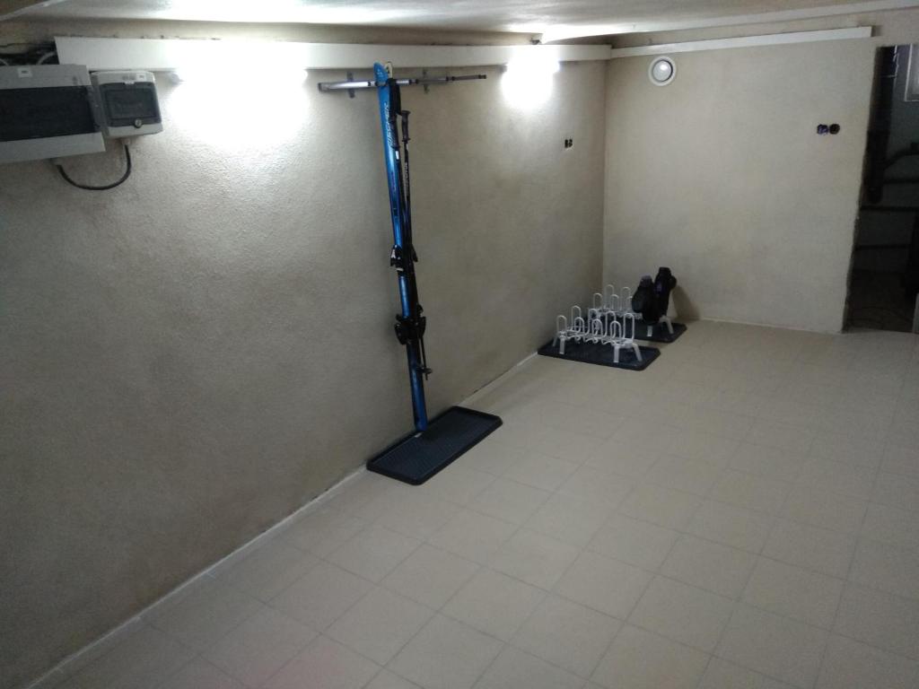 The fitness centre and/or fitness facilities at Apartmány Danka